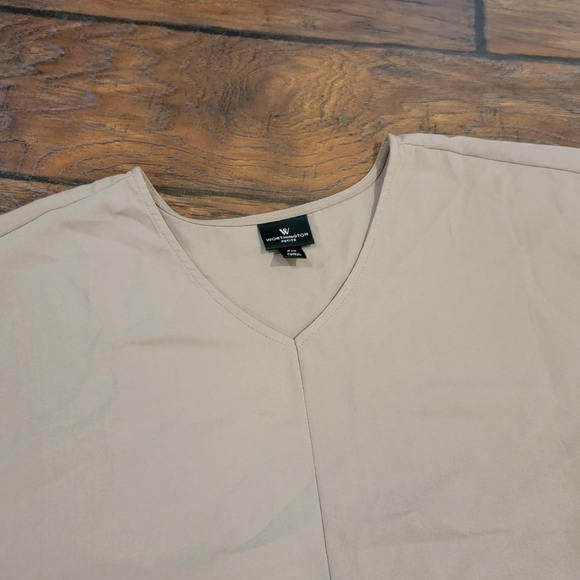 CLOSET CLEAR OUT - Picture 3 of 5